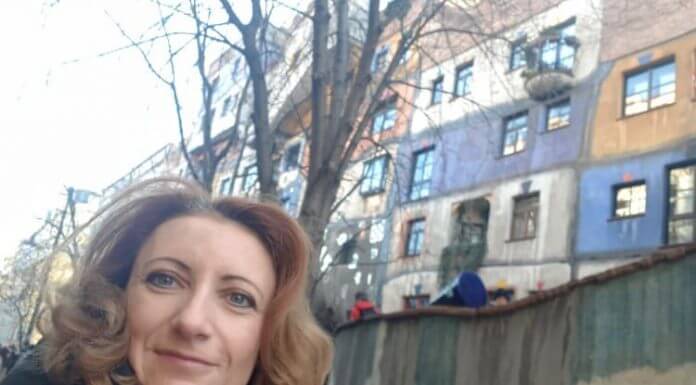 SALUT, SUNT O TÂNĂRĂ DE 41 DE ANI!