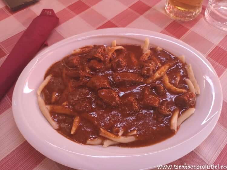 surlice cu gulaș