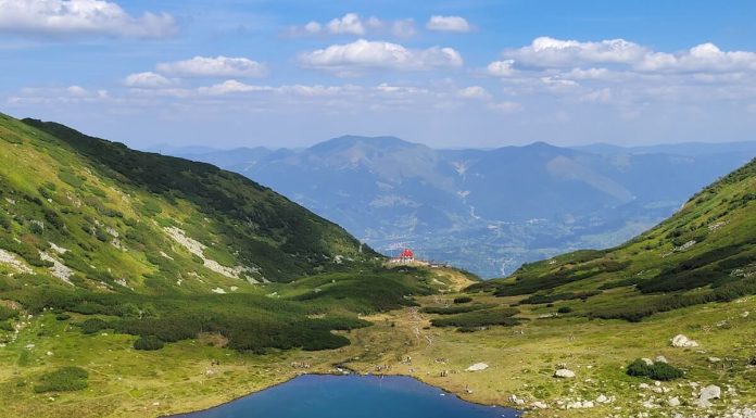 Vârful Pietrosul Rodnei și Lacul Iezer, traseu spectaculos în Carpații Orientali Pietrosul Rodnei